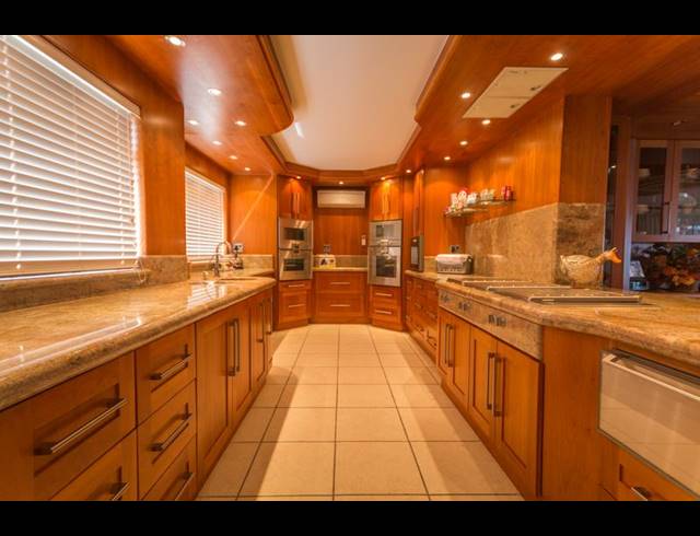 2 BEDROOM PROPERTY TO RENT IN VAN RIEBEECKSTRAND